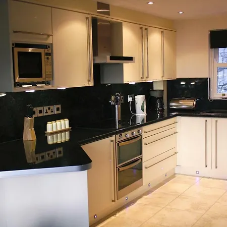 5 Laurel Court * Ulverston